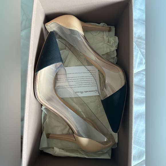 Black and nude Gianvito Rossi plexi heels! - Picture 4 of 4